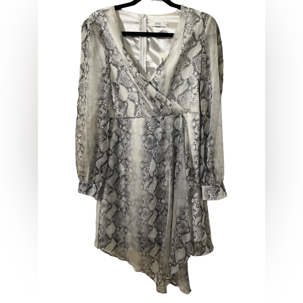 70•F/ 21•C V-neck Printed Dress